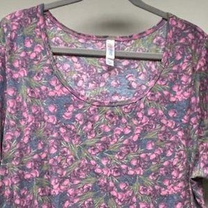 Women's LuLaRoe Classic tee size 3X (fits like a 2X) grey/pink.
